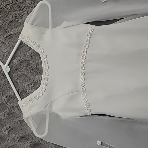 Elegant White Flower Girl/ Communion Dress with Flowing Sleeves Size 6 - Picture 2 of 12